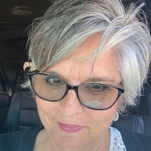 Meet your Posher, Marisa